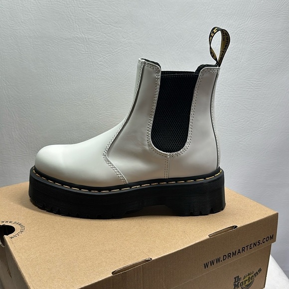 NIB Dr. Martens 2976 Quad White Smooth Leather Chelsea Boot, 8 - Picture 1 of 8